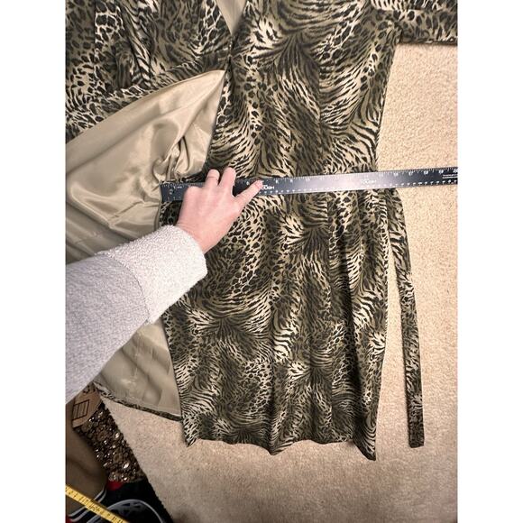 Vtg Dana Buchman 90s Y2K Women's 100% Silk Animal Print Wrap Dress Sz 4 Mob Wife - Picture 12 of 16